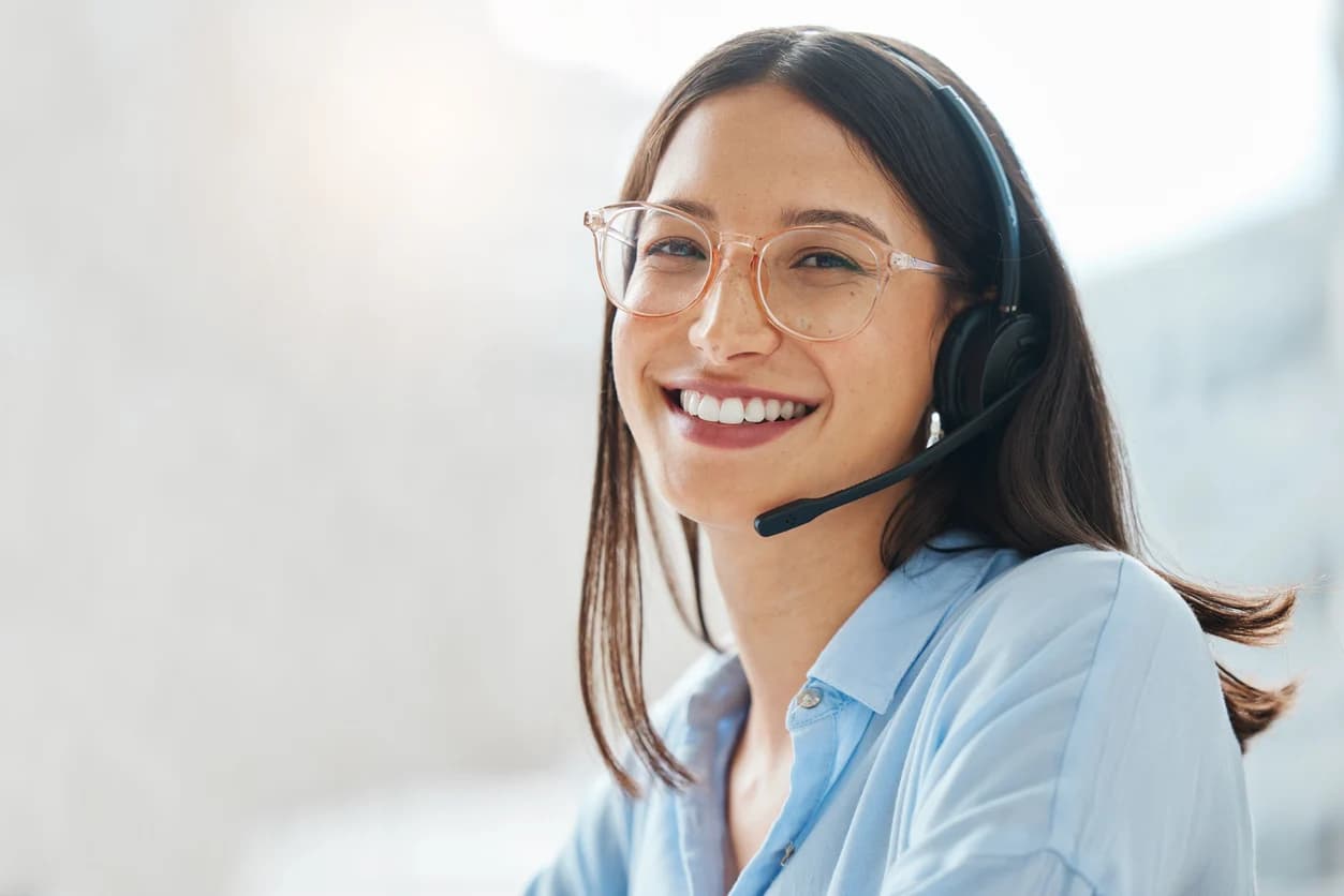 An in-house attorney provides a positive customer service experience while answering a phone call.